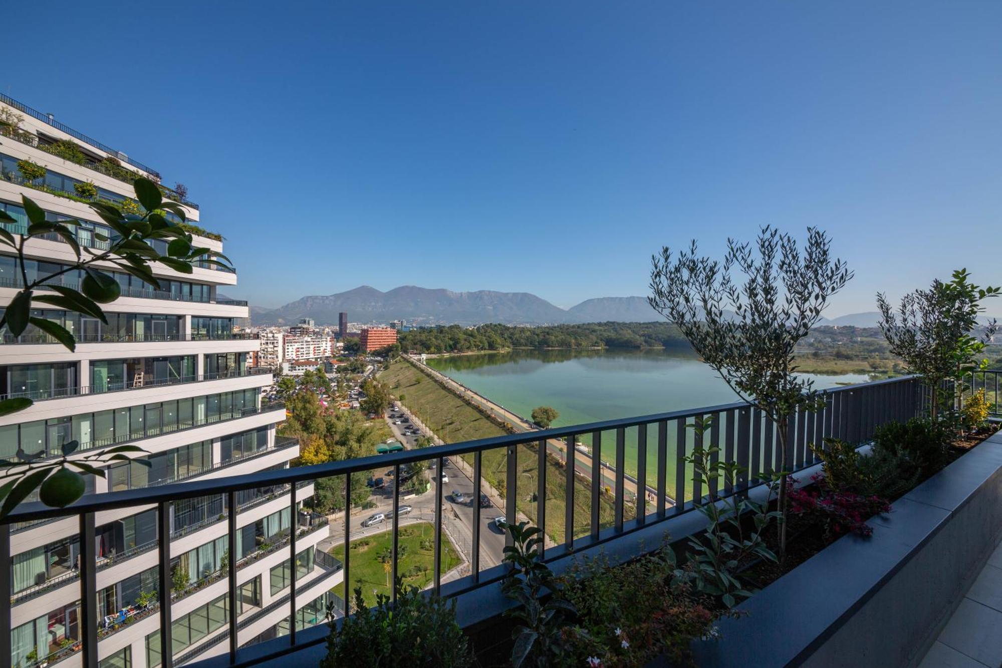 Side * Tirana